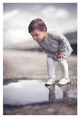 Фотосъемка от Агентства Элой Муньос - Девочка всматривается. Марбелья.