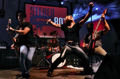 Stereo 80 band