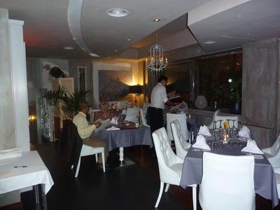 The comfortable dinning room