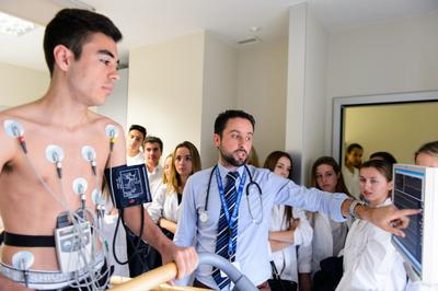 Aloha College: Year 12 Students Visit Quiron Hospital