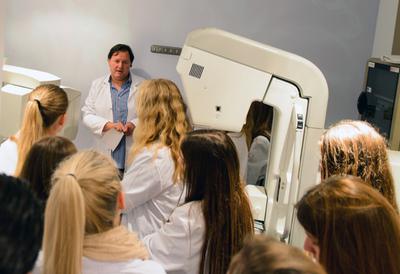 Aloha College: Year 12 Students Visit Quiron Hospital