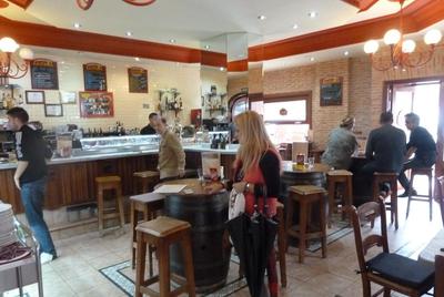 Cerveceria La Fria bar area