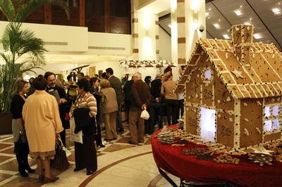 Give your kids an unforgettable Christmas Feeling with the Gingerbread House...