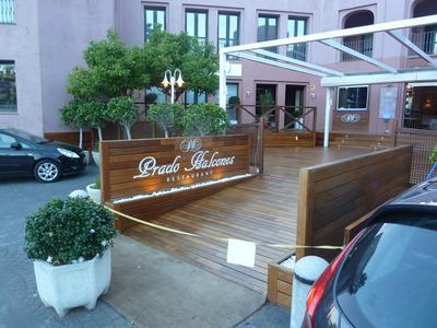 the alfresco dining deck