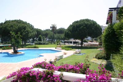 Beatiful gadens with 3 pools,fountains