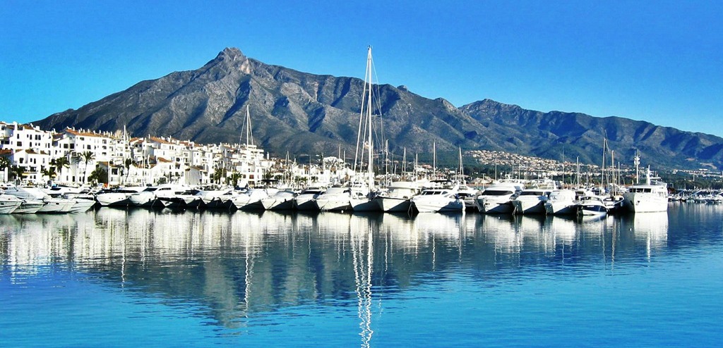 Day and nightlife in Puerto Banus Marbella