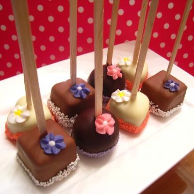 check out our cakepop resources tab  for how to make cakepops, its that easy!